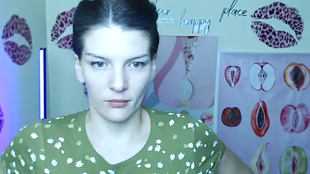 Snapshot of VanessaRey_ chatting on November 15, 7:05 am VanessaRey online show from November 15, 7:05 am