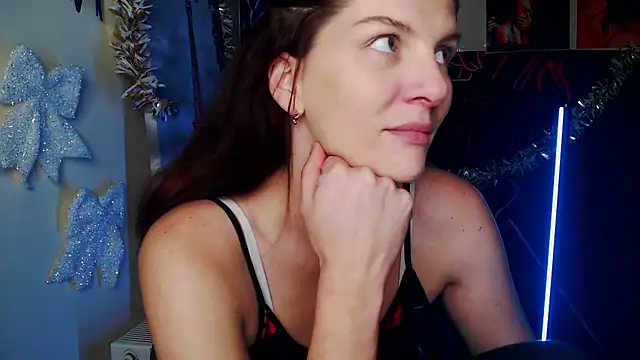 VanessaRey  online show from December 19, 8:43 am