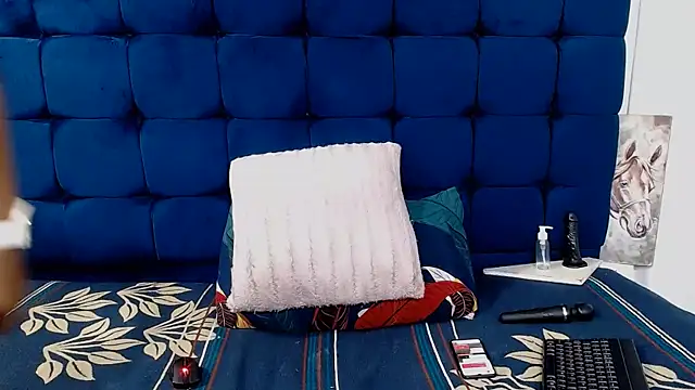 AriesCake online show from March 18, 2:53 pm