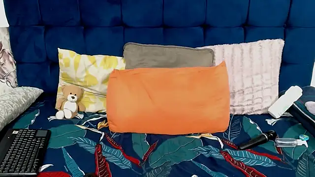 AriesCake online show from April 12, 11:59 am