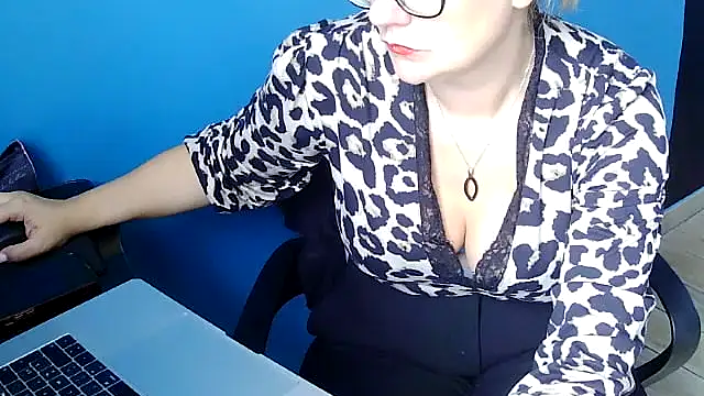 lady gloria69 online show from October 4, 11:30 am