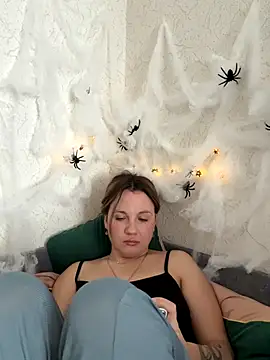 mollygirll online show from October 22, 9:09 am