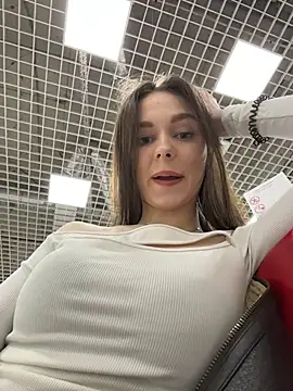 MilaBee online show from April 7, 11:10 am