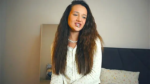 LynnaCurvin online show from March 21, 12:17 pm