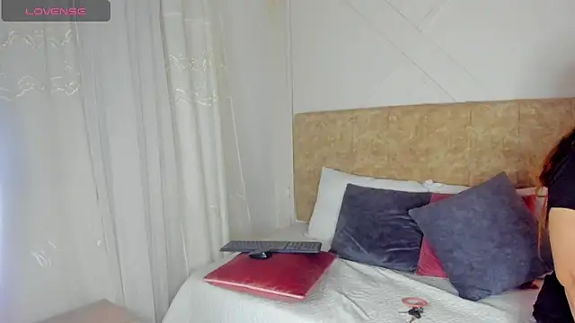 Snapshot of angelinarouse_ chatting on October 7, 2:42 am angelinarouse online show from October 7, 2:42 am