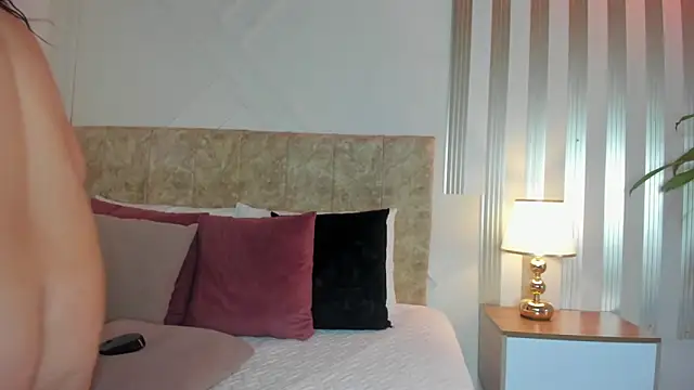 angelinarouse  online show from October 20, 12:44 am