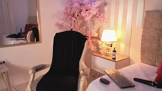 angelinarouse  online show from May 22, 2:51 am