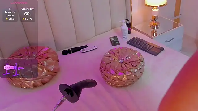 AriaJonnes  online show from October 25, 2:13 pm