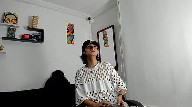Snapshot of leoaddams22 chatting on March 18, 3:53 pm leoaddams22 online show from March 18, 3:53 pm