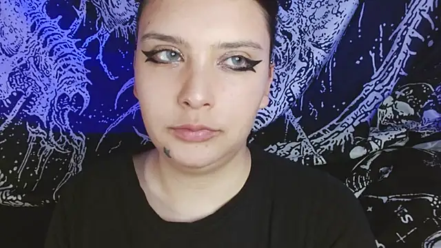 Snapshot of mikaskullcs chatting on November 12, 9:25 pm mikaskullcs online show from November 12, 9:25 pm