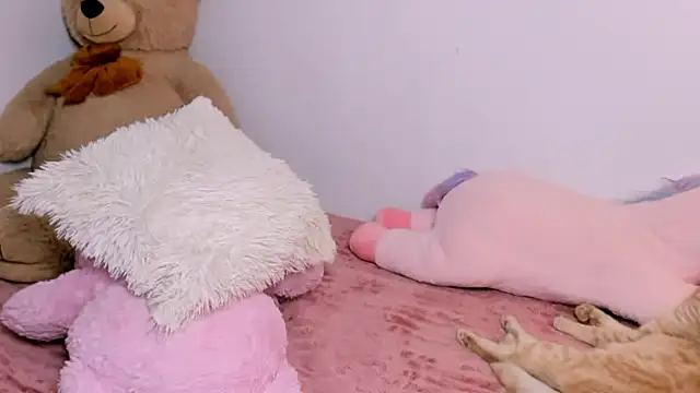 BritanyLin   online show from February 4, 4:18 am