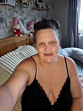 MissQueenBeex online show from December 21, 12:56 pm