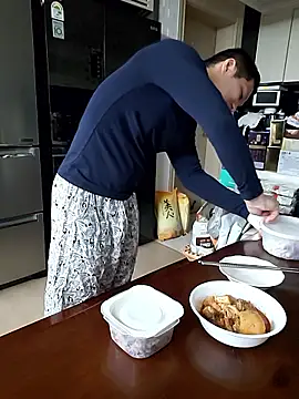 Snapshot of woonee827372 chatting on November 14, 12:15 pm woonee827372 online show from November 14, 12:15 pm