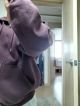 Snapshot of woonee827372 chatting on November 20, 3:07 am woonee827372 online show from November 20, 3:07 am