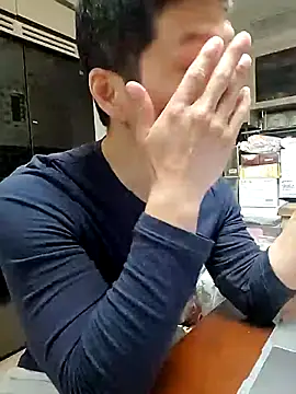 Snapshot of woonee827372 chatting on November 24, 8:25 am woonee827372 online show from November 24, 8:25 am