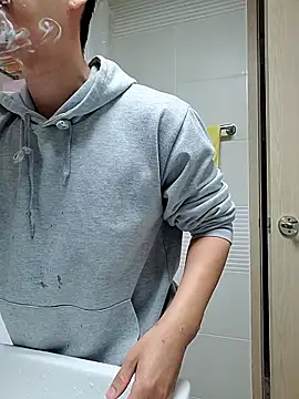 Snapshot of woonee827372 chatting on November 26, 8:59 am woonee827372 online show from November 26, 8:59 am