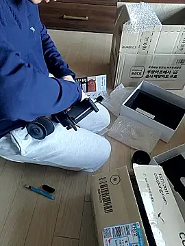 Snapshot of woonee827372 chatting on December 1, 5:01 am woonee827372 online show from December 1, 5:01 am