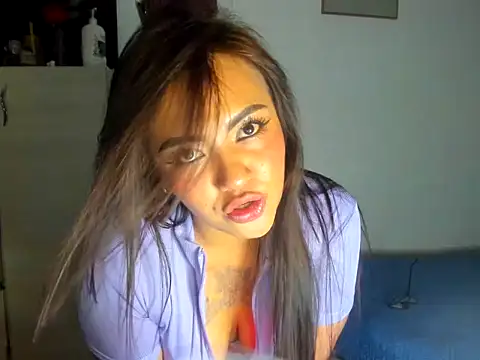 Snapshot of KatyBrunette chatting on November 16, 1:33 am KatyBrunette online show from November 16, 1:33 am