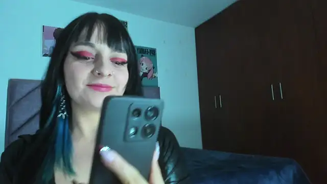 KARINNA  RAVEN online show from November 17, 10:59 pm