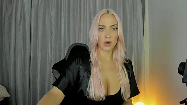 Snapshot of _Miss_Valentina_ chatting on April 22, 4:52 pm Miss Valentina online show from April 22, 4:52 pm