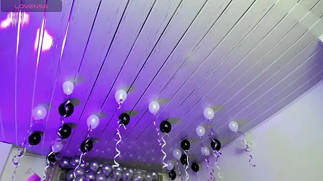 Snapshot of midory_ chatting on October 26, 3:56 am midory online show from October 26, 3:56 am