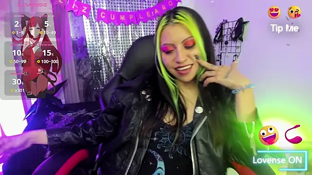 Snapshot of midory_ chatting on October 31, 3:40 am midory online show from October 31, 3:40 am