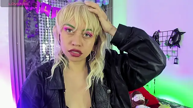 Snapshot of midory_ chatting on November 19, 3:28 am midory online show from November 19, 3:28 am