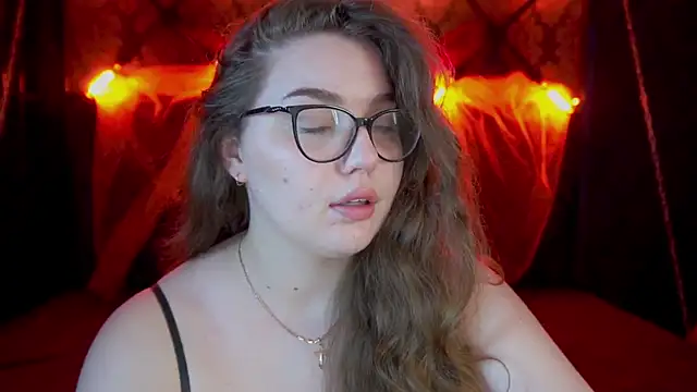 LuxSopphia online show from October 28, 8:11 pm