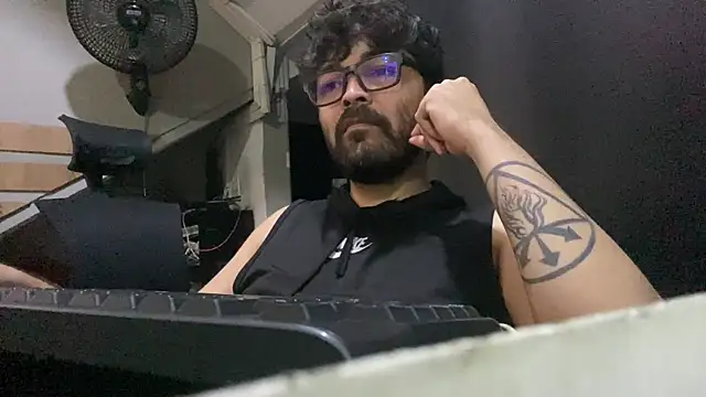 Freakydrag online show from November 14, 4:00 am