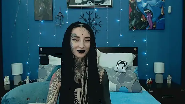 Snapshot of Velvetbat chatting on June 1, 7:10 am Velvetbat online show from June 1, 7:10 am