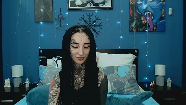 Snapshot of Velvetbat chatting on June 15, 7:10 am Velvetbat online show from June 15, 7:10 am