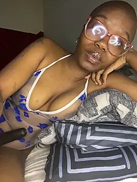 Snapshot of YummyMelanin117 chatting on October 21, 11:05 pm YummyMelanin117 online show from October 21, 11:05 pm