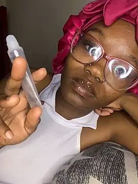 Snapshot of YummyMelanin117 chatting on October 26, 7:31 pm YummyMelanin117 online show from October 26, 7:31 pm