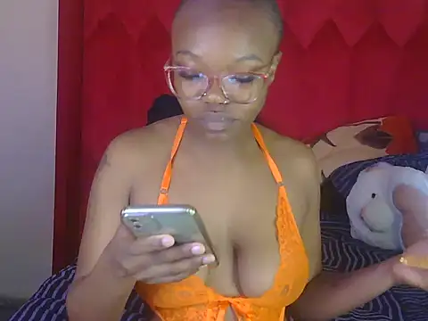 Snapshot of YummyMelanin117 chatting on October 27, 7:45 am YummyMelanin117 online show from October 27, 7:45 am