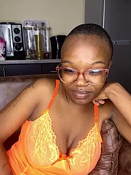 Snapshot of YummyMelanin117 chatting on October 29, 7:59 pm YummyMelanin117 online show from October 29, 7:59 pm