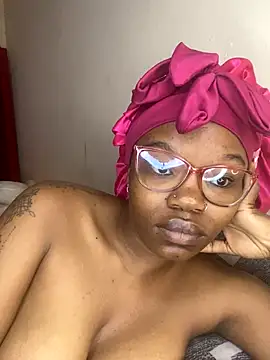 Snapshot of YummyMelanin117 chatting on November 15, 6:33 am YummyMelanin117 online show from November 15, 6:33 am