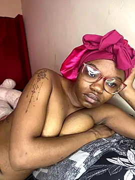 Snapshot of YummyMelanin117 chatting on November 17, 8:09 am YummyMelanin117 online show from November 17, 8:09 am