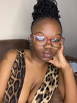 YummyMelanin117 online show from March 11, 11:55 pm