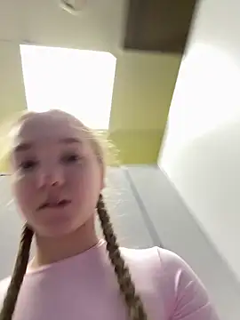 Snapshot of bambi_lu chatting on November 24, 3:28 am bambi lu online show from November 24, 3:28 am