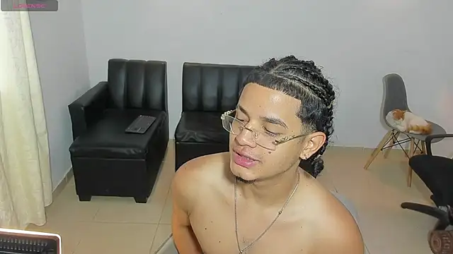 Snapshot of samxx_muscle chatting on May 27, 2:47 pm samxx muscle online show from May 27, 2:47 pm