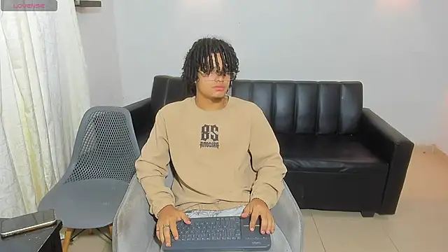 Snapshot of samxx_muscle chatting on June 23, 12:14 pm samxx muscle online show from June 23, 12:14 pm