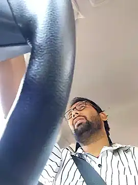 Snapshot of UAjit chatting on May 9, 7:57 am UAjit online show from May 9, 7:57 am