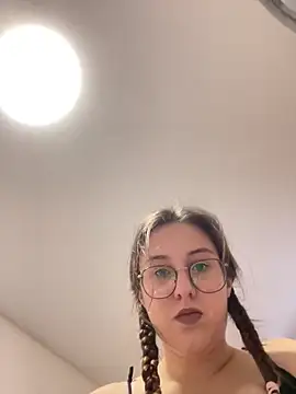 Snapshot of Vviikkssiikk chatting on November 24, 7:57 pm Vviikkssiikk online show from November 24, 7:57 pm