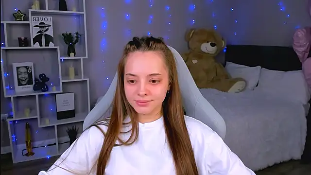 MelanieAlves online show from April 17, 2:31 pm