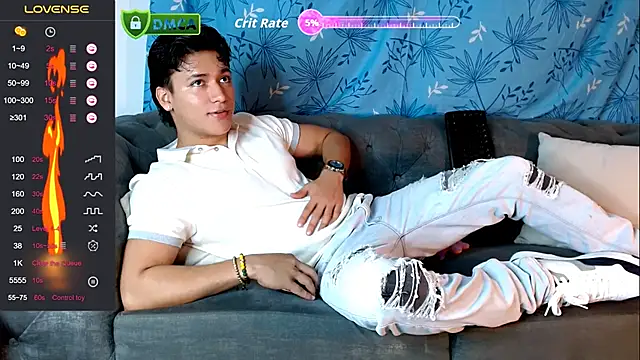 Snapshot of THE_LITTLE_LIAM chatting on June 11, 4:54 am THE LITTLE LIAM online show from June 11, 4:54 am