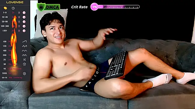 Snapshot of THE_LITTLE_LIAM chatting on June 13, 4:43 am THE LITTLE LIAM online show from June 13, 4:43 am