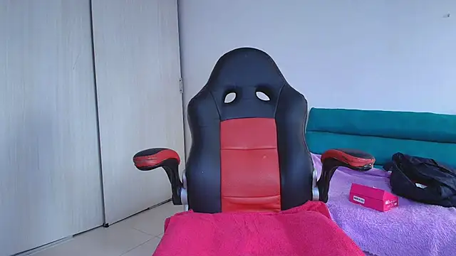 lovehotpink online show from November 28, 8:11 pm