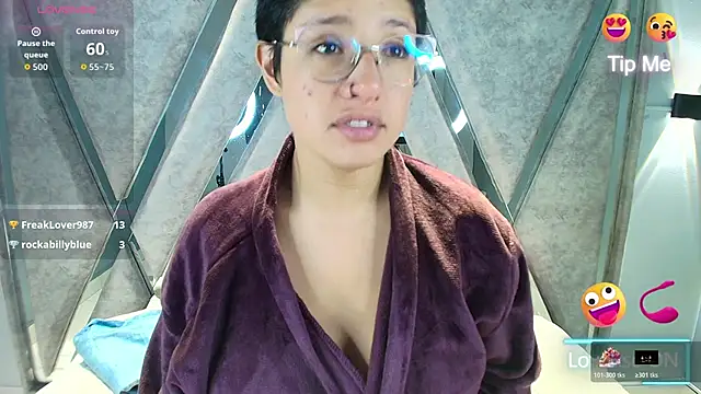 Snapshot of Elaine87_ chatting on November 11, 9:42 am Elaine87 online show from November 11, 9:42 am