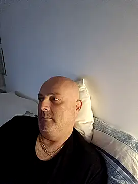 Snapshot of Alexis_Bull chatting on December 2, 11:45 pm Alexis Bull online show from December 2, 11:45 pm