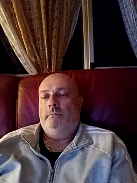 Snapshot of Alexis_Bull chatting on January 9, 11:39 pm Alexis Bull online show from January 9, 11:39 pm